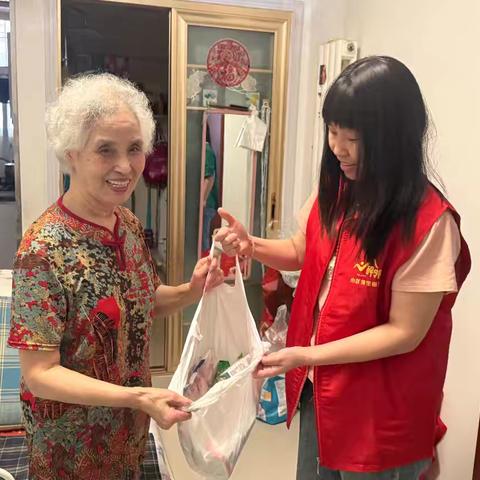 【五心鸿雁 五星为您】蝉鸣盛夏送清凉 情暖桑榆护安康