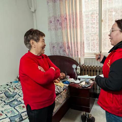 社区关怀暖人心，独居老人笑开颜