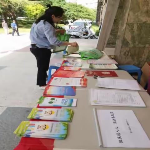 小寨路街道常态化开展“扫黑除恶”宣传活动