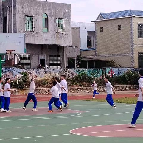 青春热血 共筑友谊—青春热血 共筑友谊——七年级1班与2班篮球友谊赛圆满落幕