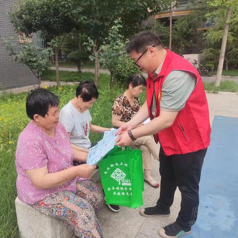 在职党员进社区丨建筑管理中心党支部开展“在职党员先锋行  领跑北跨新征程”主题党日活动