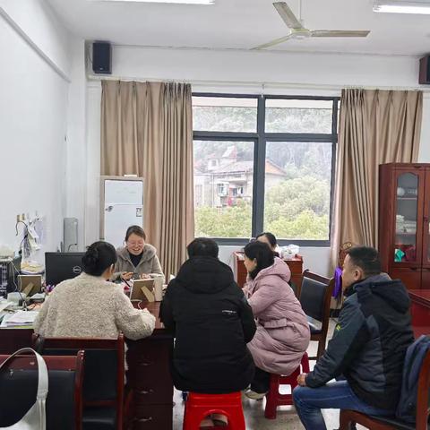 “英”华绽放，“研”修促长