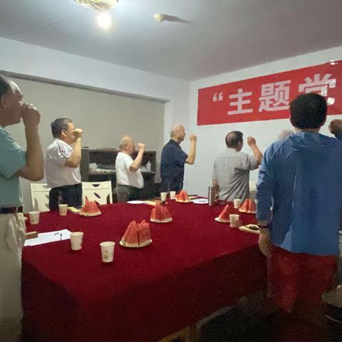 钢六区社区7月份开展“学习先进典型，争当时代先锋”主题党日活动