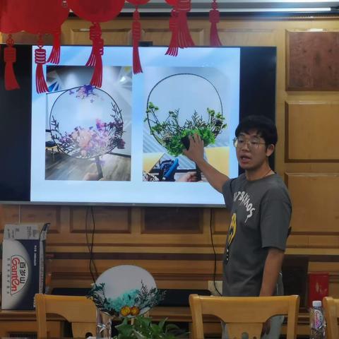 月满中秋制团扇，花好人和古韵传