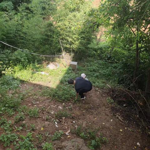 西安市生态环境局临潼分局环境监测站对骊山环山路农家乐进行采样监测