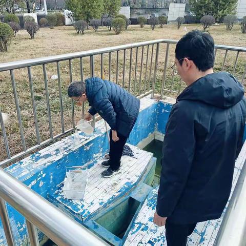 西安市生态环境局临潼分局监测站联合分局执法大队对辖区污水处理设施进行监测