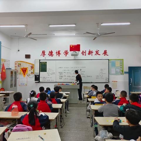 感受旋转的魅力—翠竹园小学魔方社团课