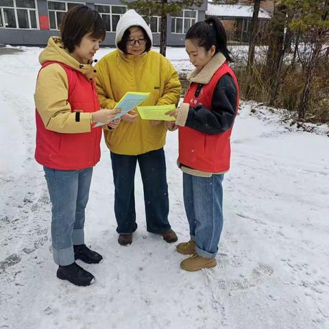 团结社区新时代文明实践站开展“弘扬文明祭祀 倡导绿色生活”主题宣传活动