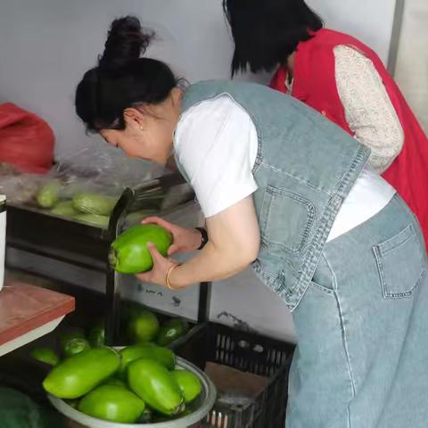 《严查养老院食品安全，为老人健康“加把锁”》