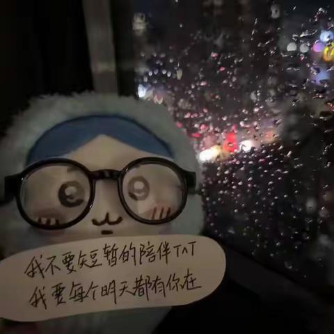 雨夜三重奏：孤独与温柔的共舞