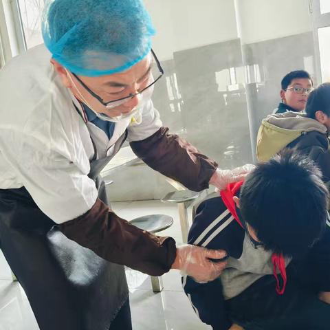 护佑“食”安 顿顿无忧——康庄中心小学食品安全事故演练