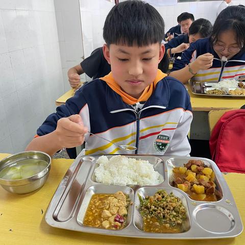 思茅区第四中学—关爱学生健康，从饮食做起