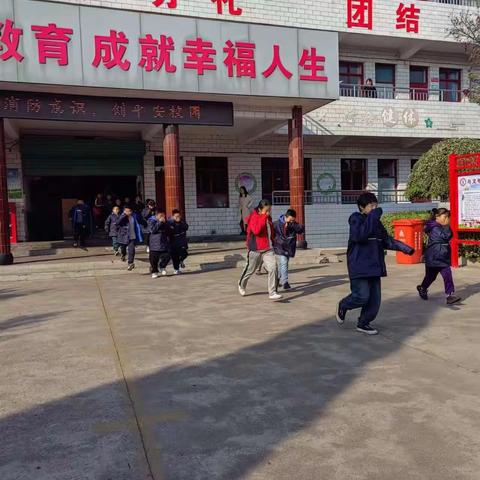 消防“童”行，防范未“燃”——堤村学校防火安全演练