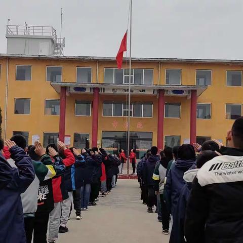 让雷锋精神在新时代闪光——堤村学校“学雷锋”升国旗仪式