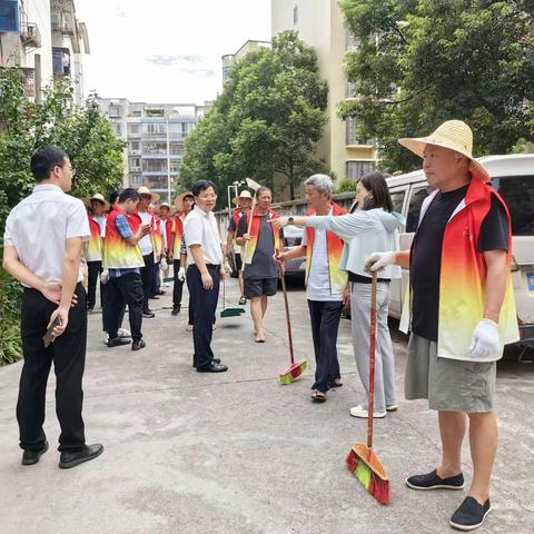 长征源社区新时代文明实践开展“爱卫生  净环境”文明志愿服务活动