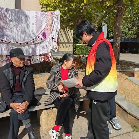 长征源社区新时代文明实践站开展社会救助政策宣传活动