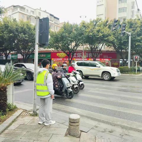 长征源社区新时代文明实践站开展“春节守交安 社区志愿行”交通安全文明劝导志愿服务活动