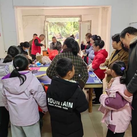 长征源社区新时代文明实践站开展“元宵送汤圆 巧手做糖饼”元宵节主题活动