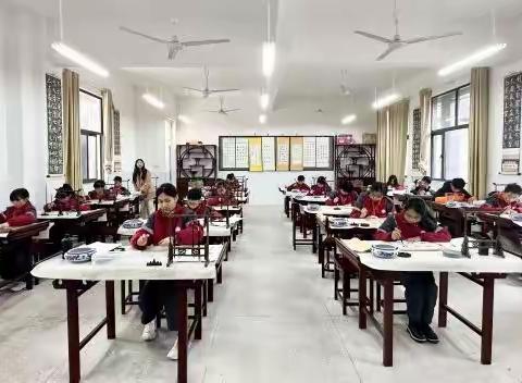 【和乐·明叔】翰墨飘香 继承传统 ——记上饶市明叔小学软笔书法社团活动