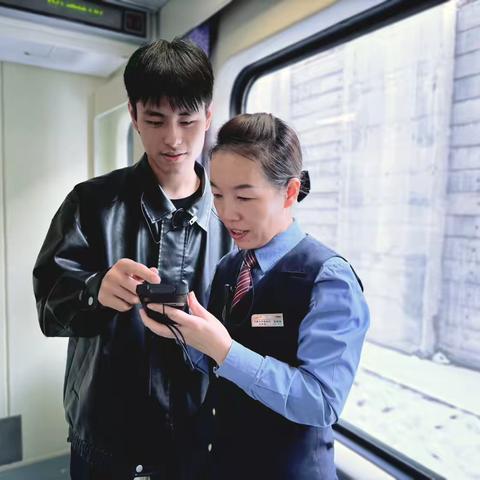 初绽芳华，暖途有光