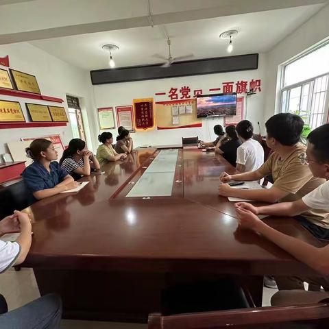罗敷镇十冶社区组织学习远程教育