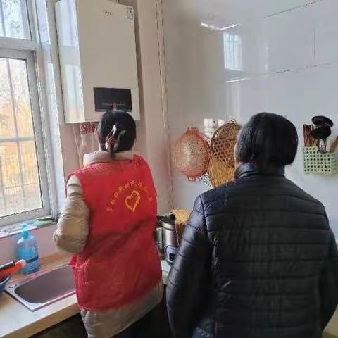 罗敷镇十冶社区“元旦寒冬送温暖”慰问活动