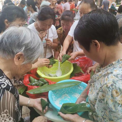 粽叶飘香迎端午 垃圾分类进小区