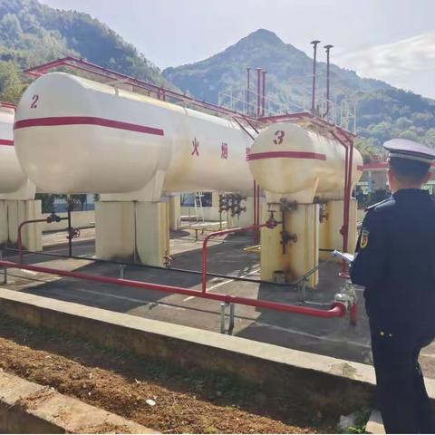 高楼中队开展清明节前燃气安全排查
