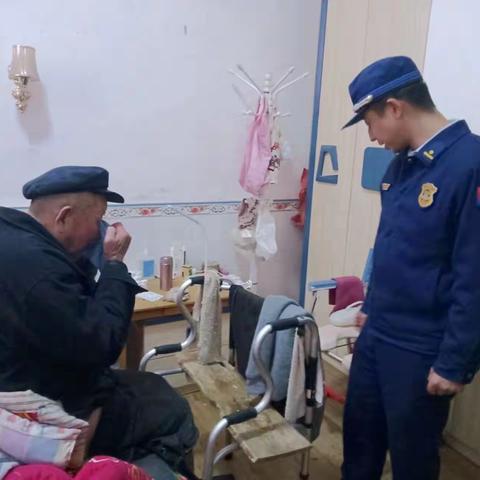 岐山大队凤鸣专职站走访慰问辖区贫困户