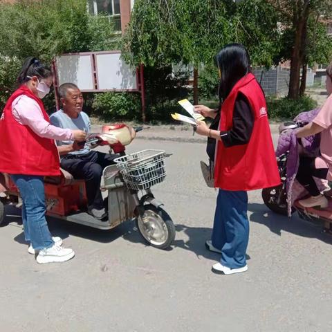 南山路办事处兴和东路社区“党建引领聚合力·保驾护航促安全”