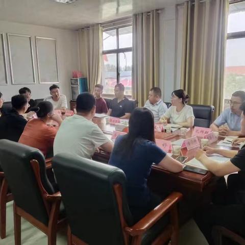 3日下午，黄店镇召开青年公务员座谈会