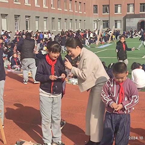 逸夫小学“跳蚤市场”开市了