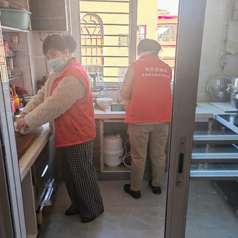 天福和园反哺堂社区养老服务站联合社区志愿者上门服务