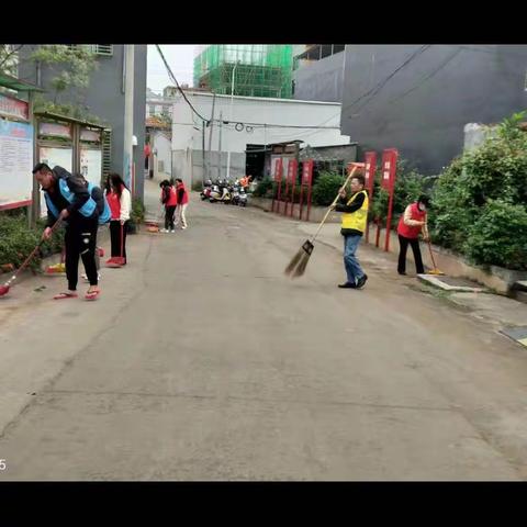 多琏村委会开展喜迎“五一”爱我临高”环境卫生整治1小时活动