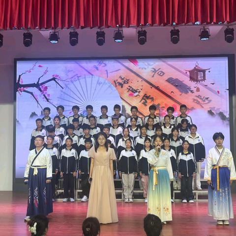 诗韵润青春 经典伴成长——府谷县第五中学举行八年级经典诵读比赛活动