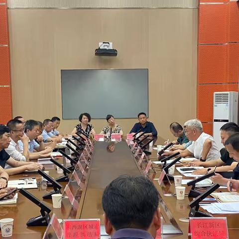 市城管执法委召开国庆环境卫生保障调度暨环卫车辆作业规范培训会