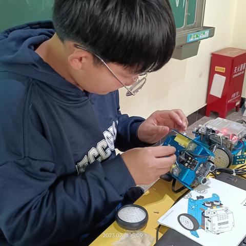 2023智能轮型机器人编程课