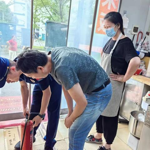 芙蓉南路社区持续开展五进宣传教育及安全生产检查活动