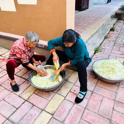 重阳佳节至 饺子传温情-夹津口镇纸坊村新时代文明实践站开展重阳节主题活动