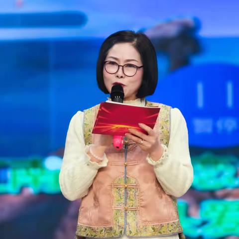 追忆峥嵘往昔 唱响幸福乐章 声乐四班“铭记烽火岁月 乐享金色年华”主题班会纪实