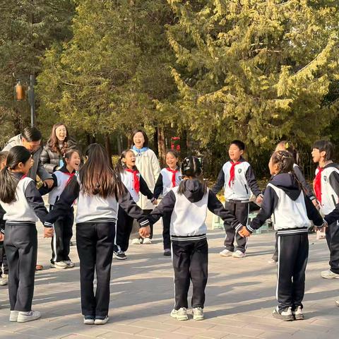 亲子携手赴秋约 行走课堂润童心——白家庄小学朝外校区家校社联动实践活动暖心启幕