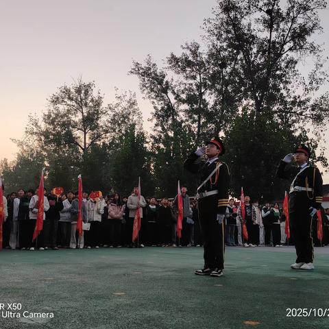 知不足而奋进  望远山而前行 ——我校举行月考表彰暨 期中动员主题升旗仪式