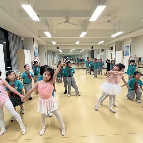 舞”彩缤纷，逐梦未来 吉首市湘郡礼德学校小学部儿童舞蹈社团展示