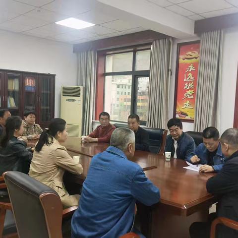 国网康县供电公司组织退休职工开展政治理论学习活动。