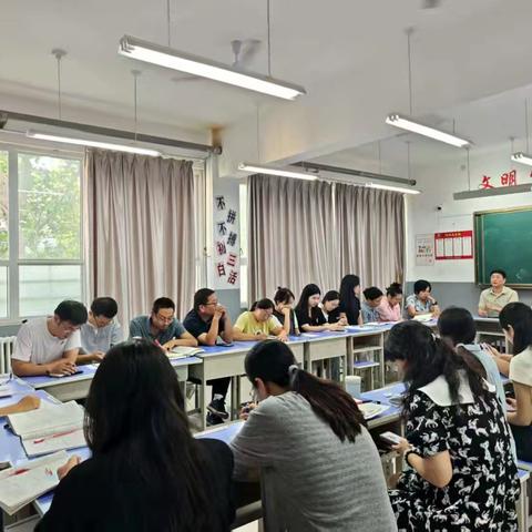 凝心聚力启新程，砥砺奋进谱华章 ——初三年级第一次年级组会