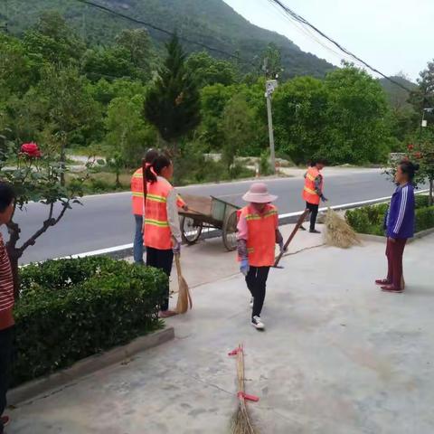 黄牛嘴端午节期间扎实开展人居环境整治工作