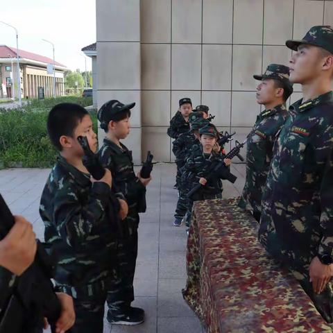 雷霆少年军事夏令营开始报名啦！！！