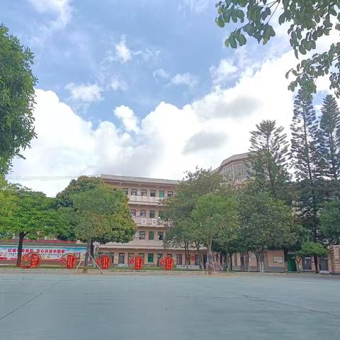 参观小学初体验 幼小衔接促成长  南康镇中心幼儿园参观小学活动