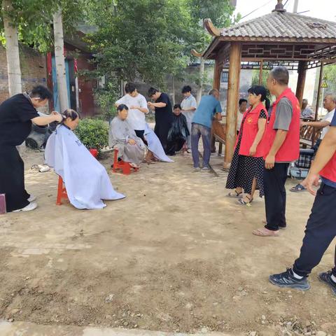 “剪”爱传递——后河镇关帝庙村开展爱心义剪志愿服务活动