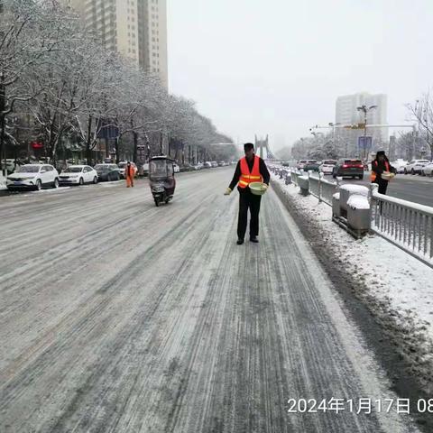 迎风战寒  清雪除冰  扶风环卫在行动